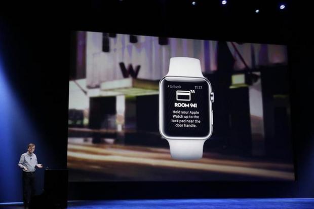 　対応するハードウェアとアプリを使えば、Apple Watchを使ってドアの解錠もできる。