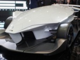 自立走行可能なレースカー「Torq」--未来的なデザインを写真で見る