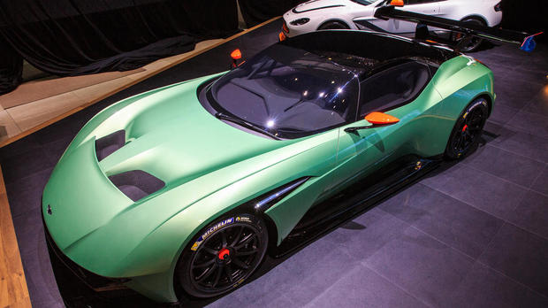 　Aston Martin製自動車のほとんどでスポーツとラグジュアリーの2種類のロードカーが用意されているが、Vulcanはサーキット限定のスーパーカーだ。