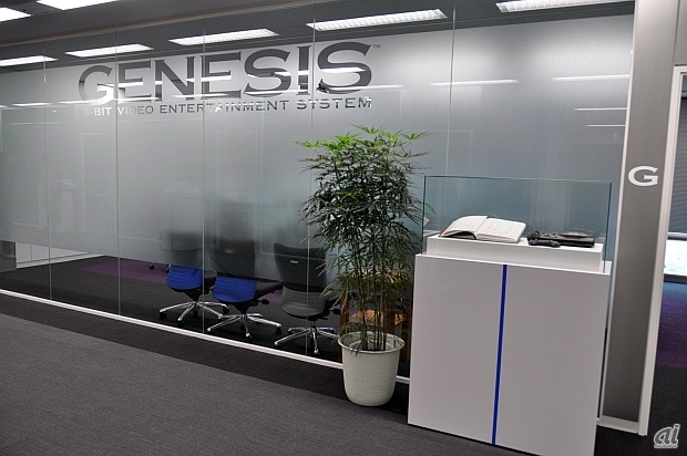 　こちらは「ジェネシス」。日本では「メガドライブ」の名称で販売されていたゲーム機の北米版。