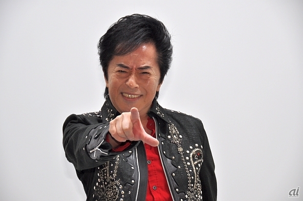 　さらに「スーパーショートコミックス」の主題歌について水木一郎さんの起用も発表し、水木さん本人がステージに登場。