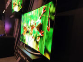 LG、曲面型有機ELテレビを日本でも導入--55型の4Kタイプを5月発売へ