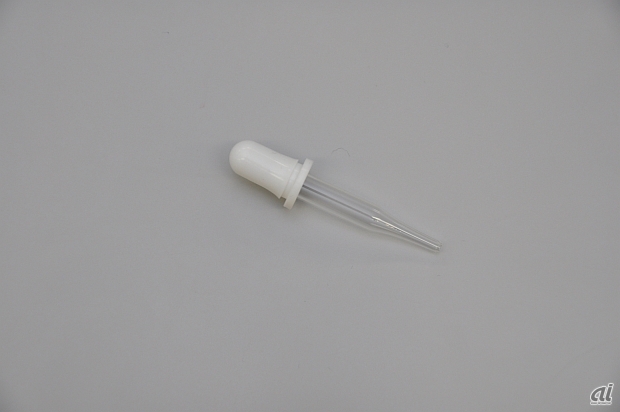 　リアルスポイトツール。液体を抽出することが可能で、一滴ずつ垂らすこともできる。