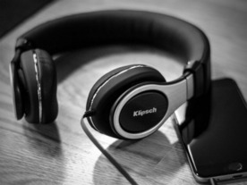 Klipsch、スピーカ「Reference」の音響設計を受け継いたオンイヤーヘッドホン