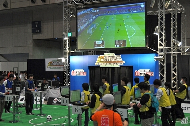 　「闘会議2015」でも行われた、11人対11人でサッカーゲームを体験する「超運動場」。