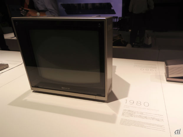 　ソニーのテレビシリーズ「プロフィール KX-20HF1」。発売は1980年。モニタ、チューナ、スピーカが分離されたデザインを採用する。
