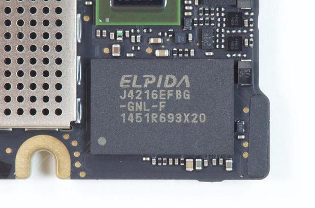 　エルピーダメモリ（Micron）の8Gバイトの「J4216EFBG-GNL-F LPDDR3」SDRAM。