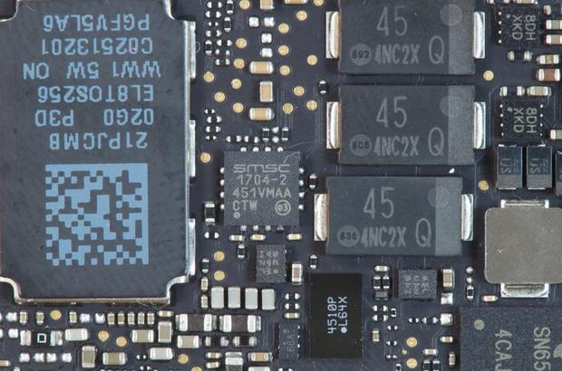 　SMSC（Microchip）の「EMC1704-2」温度センサ。