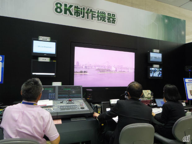 　8Kスーパーハイビジョン記録装置や22.2マルチチャンネル音声多重装置など、8Kの制作機器を集めた8K衛星放送実験コーナー。NHK技術研究所がある世田谷と台場をつなぎ、生中継も行われた。