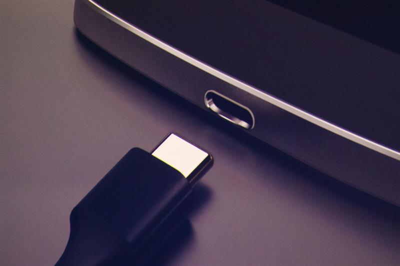 Androidの新バージョン「Android M」ではUSB Type-Cをサポートして、充電が高速になる。