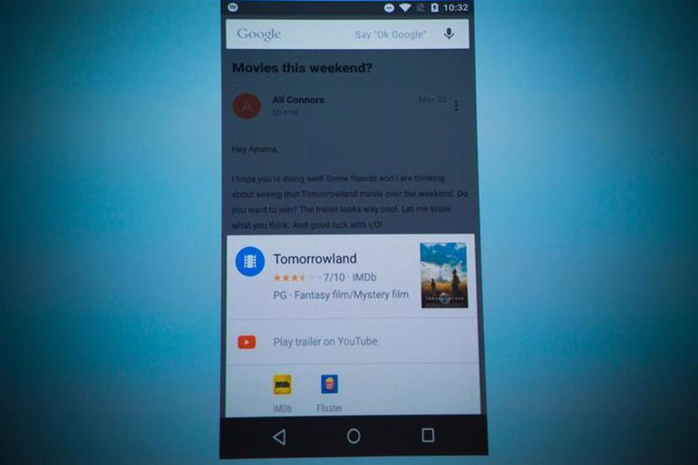 Android Mに搭載されるGoogleのNow on Tapは、ユーザーが何を見ているのかを認識し、ユーザーが次に知りたいことを推測する。