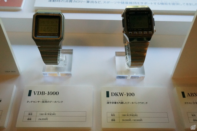　左は、タッチセンサ採用のデータバンクウォッチ「VDB-1000」（1991年）。価格は2万4000円。右は、漢字辞書を内蔵したデータバンクウォッチ「DKW-100」（3万円／3万2000円）。