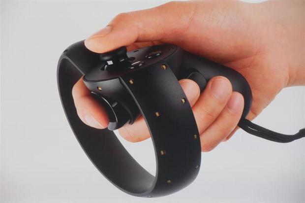 　Touchコントローラを握るためのハンドルがあり、その端にはトリガーがある。