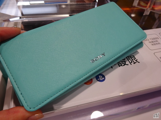　こちらはソニーロゴ入りの財布。日本では見かけたことのない製品だ。