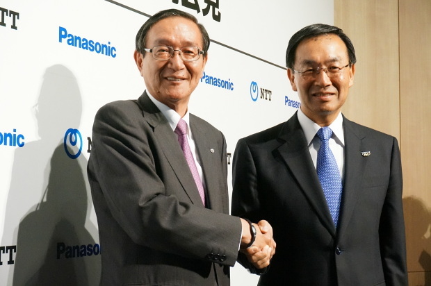 NTT 代表取締役社長 CEOの鵜浦博夫氏とパナソニック 代表取締役社長の津賀一宏氏