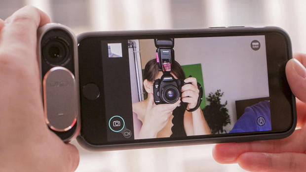 　反対向きに接続するとFaceTime／自撮り用カメラとなる。iOS用アプリを使うと、プレビューを反転させて画像を正しく表示できる。