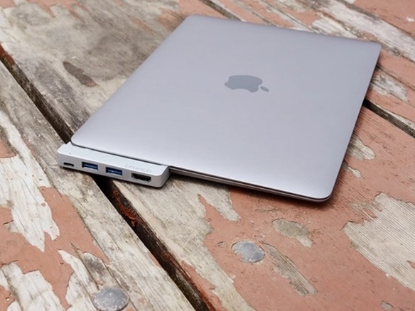 MacBookと一体化するUSB-C対応ハブ「Branch」