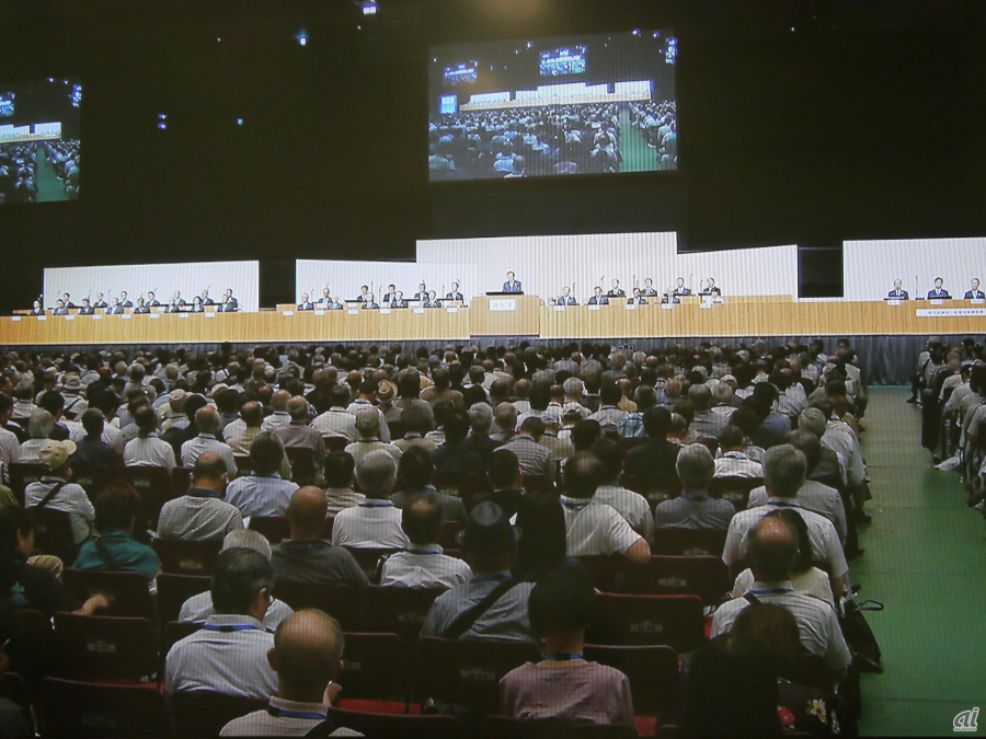 大阪城ホールで開催された総会には5431人の株主が訪れた