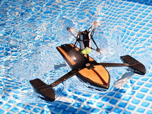 Parrot、水上を“浮いて”進む新型ドローン--2万1800円で9月発売