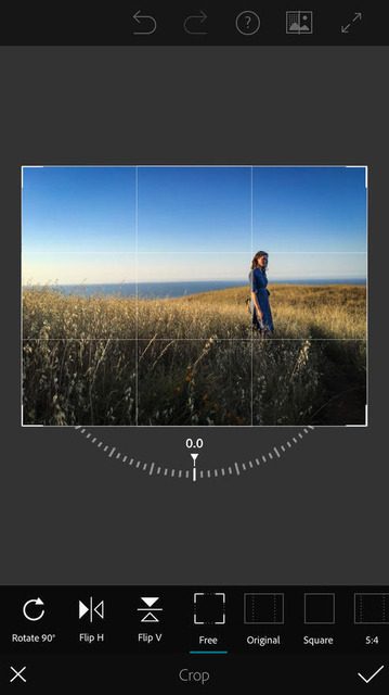 　このスクリーンショットは、iPhone上でトリミングと回転の操作を行う画面を示している。
