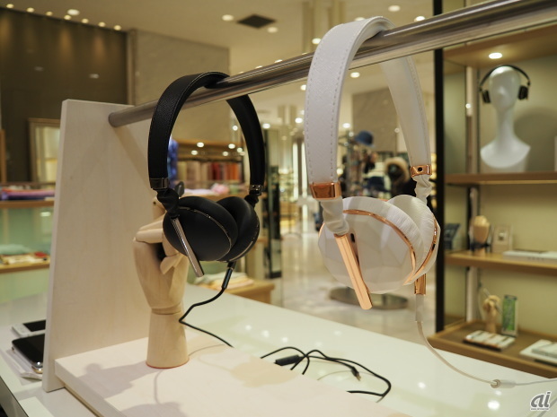　金属の質感、クラシックなデザインと機能性を兼ね備えたプレミアムなヘッドホン「CAEDEN Linea N 1 On Ear Headphones」。