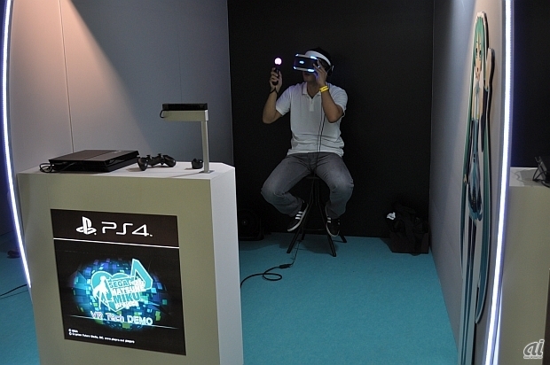 　セガゲームスが開発したVR技術デモ「SEGA feat. HATSUNE MIKU Project: VR Tech DEMO」を、国内では初めて一般向けに公開。初音ミクのライブステージが楽しめるコンテンツとなっている。