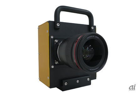 新開発のCMOSセンサを搭載した試作カメラ（EF35mm F1.4L USM 装着時）