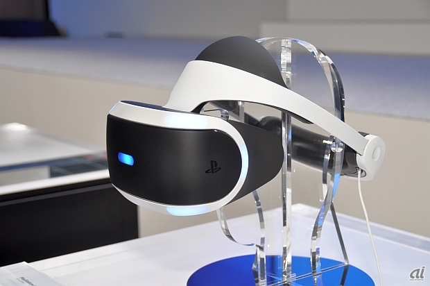 　展示されたPlayStation VRのヘッドセット。