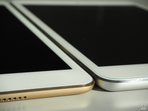 　高さ比較。厚さは1.4mm薄い。なお、iPad mini 2（右）は約0.44mmのガラスフィルムを貼った状態のもの。
