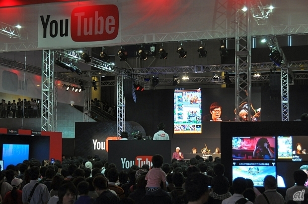 　YouTubeブースでも、人気YouTuberとして知られるHIKAKIN氏らをはじめとしたゲーム実況ステージを多数展開。