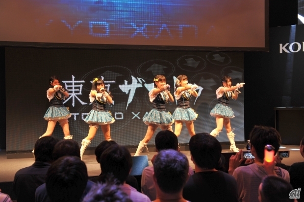 　日本ファルコムから発売される「東亰ザナドゥ」の作中に登場するアイドルグループ「SPiKA（スピカ）」をリアルに再現した、女子高生アイドルユニット「リアル☆SPiKA」のステージも行われた。