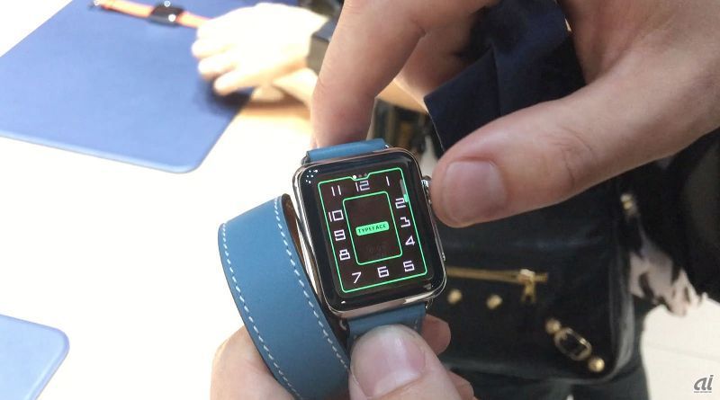 Apple Watch Hermesのカスタマイズはバンドだけではない。同モデルにしか収録されていない、限定の文字盤が用意されている。アナログ時計の数字はタイプフェイスのカスタマイズができ、独特の雰囲気を楽しめる