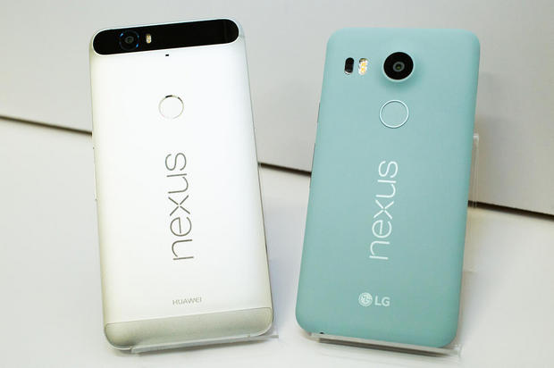 Nexus 6PとNexus 5X

　Nexus 6P（左）とNexus 5Xとを横に並べて撮影。大きさはあまり変わらない。
