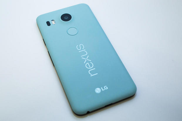 　Nexus 5Xには、これより大型の姉妹モデル「Nexus 6P」と同じ機能が数多く盛り込まれており、これにはUSB Type-Cの充電ポートやGoogleの指紋認証システム「Nexus Imprint」が含まれる。
