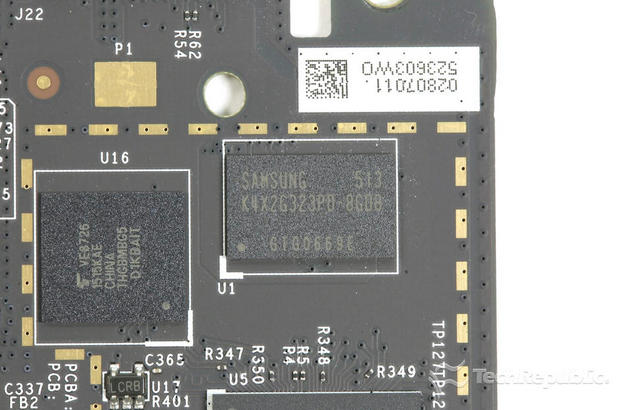　サムスンの250MバイトモバイルDRAM「K4X2G323PD 8GD8」。