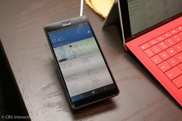 スマートフォンからPCに

　Lumia 950の最もクールな特長は、モニタ、キーボード、マウスに接続することで「Windows 10」コンピュータに変えられることだろう。

　ただし、これには、別売りのMicrosoft製「Display Dock」が必要だ。
