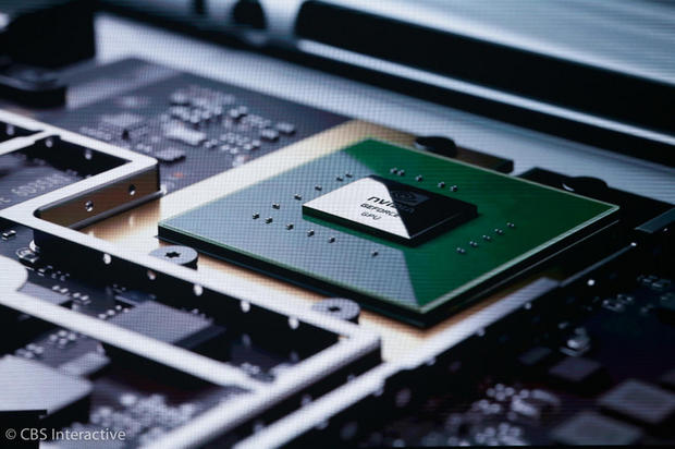 強力なGPU

　専用のNVIDIA製GPUがベース部には搭載されている。Microsoftによると、「Xbox」チームが持つ専門知識によって同GPUは最適化されているという。
