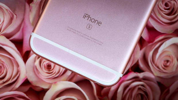 ローズゴールド

　Appleは、iPhone 6sでローズゴールドという新色を提供している。直に見るともっとピンク色に見える。

