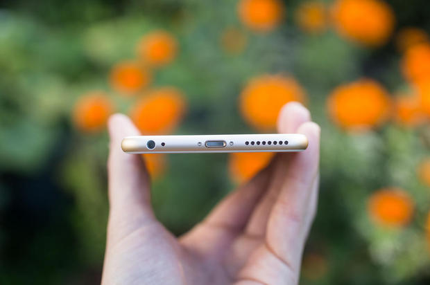 　iPhone 6s Plusは、2014年のiPhone 6 Plus（7.1mm）よりもわずかに厚い（7.3mm）が、形状やスタイルはほとんど同じだ。