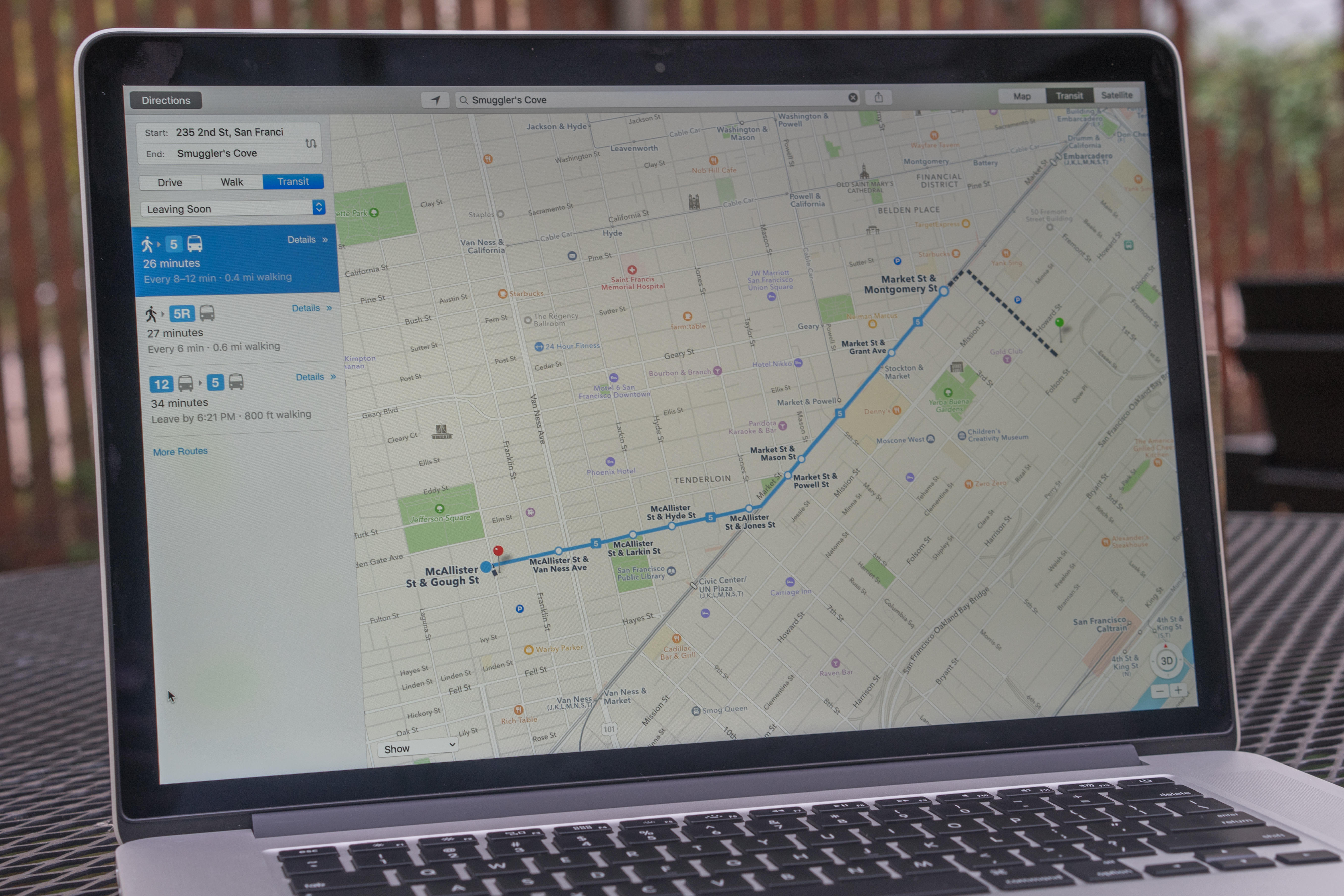 「Maps」は「Google Maps」の代替品にはならないが、経路の計画を「iPhone」に送信できる機能を備える。