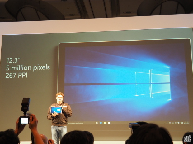 Surface Pro 3と同じ本体サイズに、より大型となる高精細2736×1824（267ppi）の12.3インチ PixelSense ディスプレイを搭載