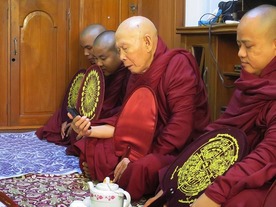 仏教生活にもスマホを活用--ミャンマーで人気のお経アプリ