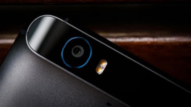 　Nexus 6PはHuawei（ファーウェイ）が製造しており、カメラ周辺が少しばかり特徴的だ。