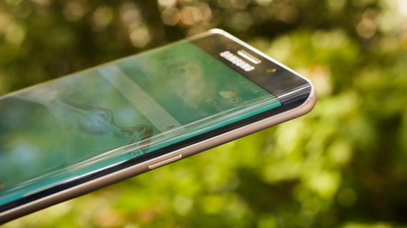 曲面画面でスマートフォン市場にデザイン面での目新しさを持ち込んだサムスンの「Galaxy S6 edge