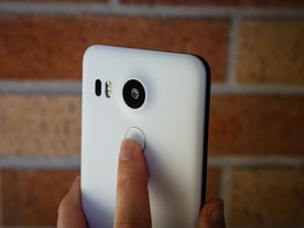 グーグル「Nexus 5X」レビュー（第1回）--プラスチック製筐体と指紋リーダーの使用感