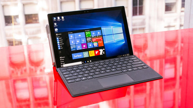 　Microsoftの最新タブレットである「Surface Pro 4」。ここでは、同タブレットを写真で紹介する。

関連記事：「Surface Pro 4」レビュー（第1回）--全体的な印象をまずはチェック
