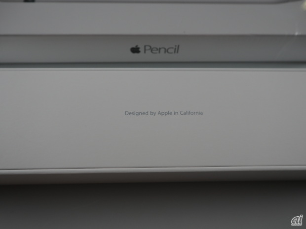 　箱の上には「Designed by Apple in Calfornia」の文字。