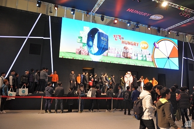 　韓国では最大規模を誇るゲーム情報＆コミュニティサイトの「HUNGRYAPP」。パブリッシャーやディベロッパーではないものの巨大ブースを出展し、抽選会やイベントステージを実施。終始にぎわいを見せていた。