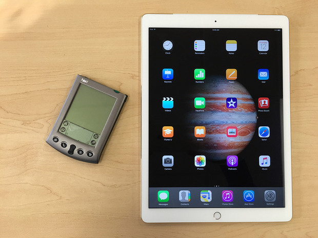 　iPad Proと「Palm Pilot Vx」。