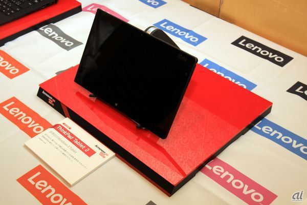 　ThinkPad Tablet 2。2012年に発表。世界初のWindows 8タブレットだ。